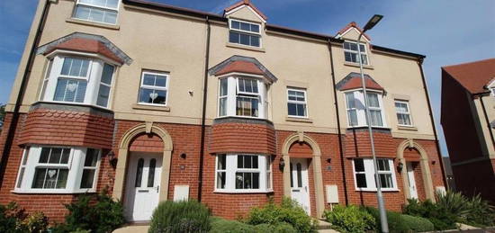 4 bed terraced house to rent