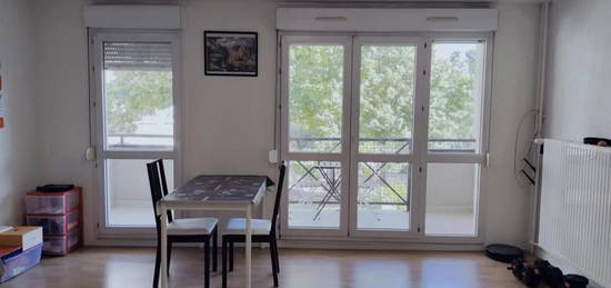 Studio meublé  à louer, 1 pièce, 9 m², Étage 1/–