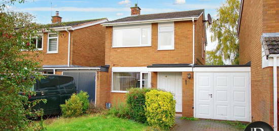 3 bedroom link detached house for sale