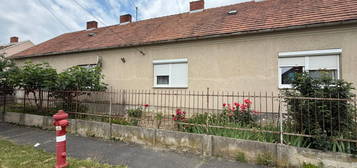 Eladó téglalakás, Sárvár
