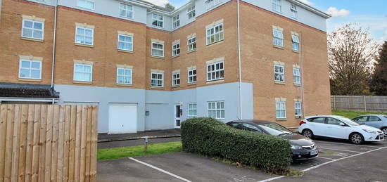 Flat for sale in Elm Park, Reading RG30