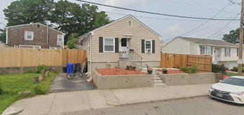 59 Frank St, Pawtucket, RI 02860