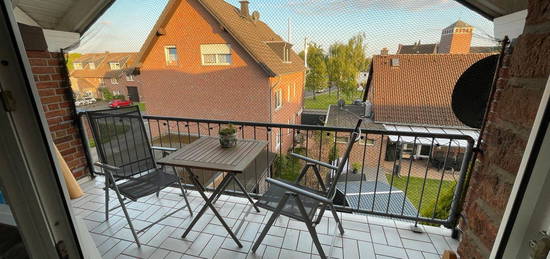 Charmante Dachgeschosswohnung mit Balkon und Garage