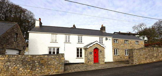 5 bedroom detached house