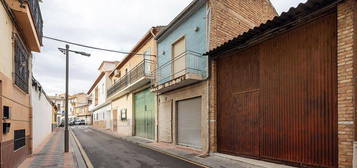 Casa en calle Madrid en Avda. De los Ogíjares, Armilla