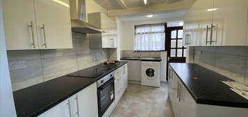 2 bed maisonette to rent