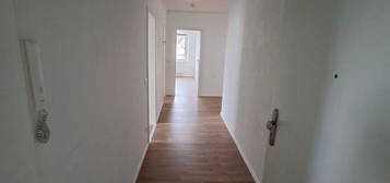 Wohnung 4 Zimmer, Balkon, Kellerraum, Stellplatz