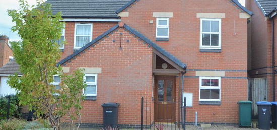 3 bedroom semi-detached house to rent