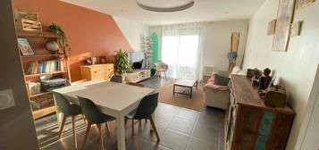 Appartement T3 six fours