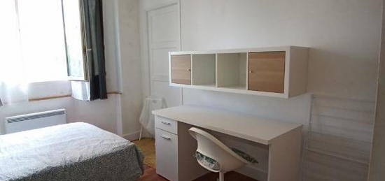 Studio meublée  à louer, 1 pièce, 15 m², Étage 3/–