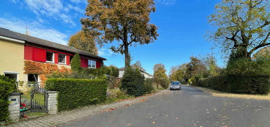 6 Zimmer Doppelhaushälfte in Berkersheim.