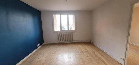 Appartement  à louer, 4 pièces, 3 chambres, 68 m²