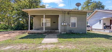 536 E Price St, Paris, TX 75460