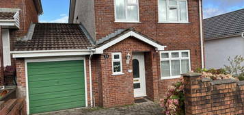 3 bedroom link detached house for sale