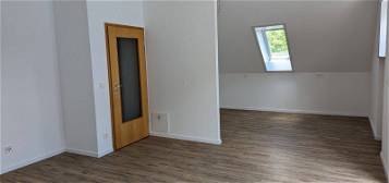 Frisch renovierte 2 Zimmer Wohnung mit Balkon in Untermaßfeld