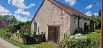 Maison ancienne à restaurer. Garage