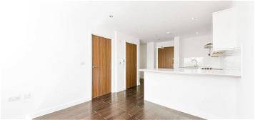 Flat to rent in Wellesley Road, Sutton SM2