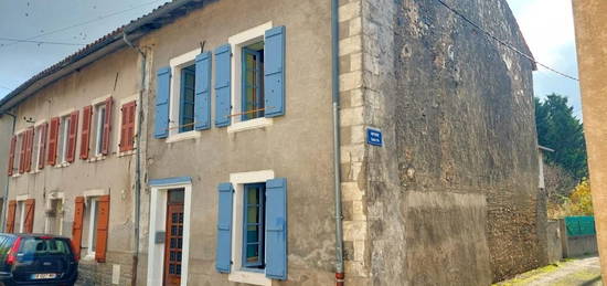 Exclusivité à SAINT MARTORY: Petit prix, maison de village proche toutes commodités à pied