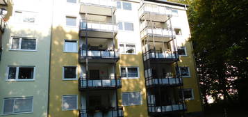 Neu renovierte Familienwohnung mit Balkon und 4 Zimmern!