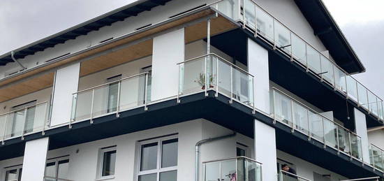 Großzügige 2-Zimmer-Wohnung mit EBK, großem Balkon und toller Aus