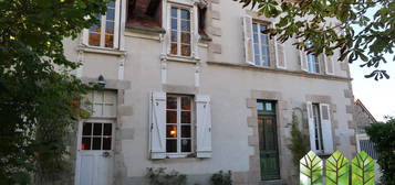 BELLE MAISON BOURGEOISE DANS BOURG DE GOUZON