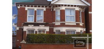 8 bedroom detached house to rent