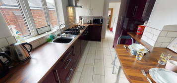 5 bedroom terraced house