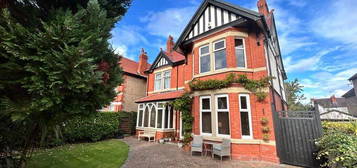 5 bed detached house for sale