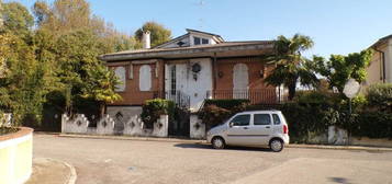 Villa in vendita in via Fratelli Cervi, 1