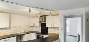 2 bed flat to rent