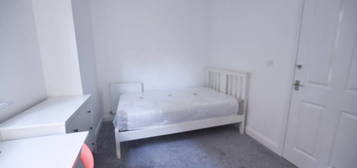 Flat to rent in London Road, Leicester LE2