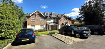 Flat for sale in Bishops Drive, Feltham TW14