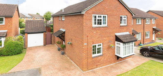 4 bed detached house for sale