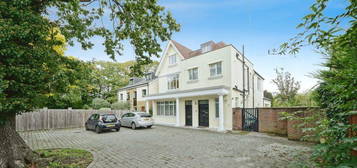 Flat for sale in Flat 2, 34 Oak Avenue, Hampton TW12