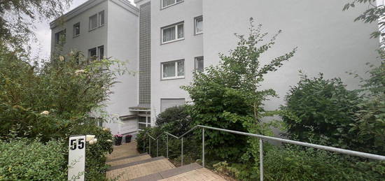 Mit einmaligem Blick über Marburg: Schicke und helle 3 Zimmer-Wohnung mit Loggia in ruhiger Lage, Hoehenweg 55, Marburg Marbach