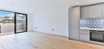 Flat to rent in Clarendon Court, Golden Lane, London EC1Y