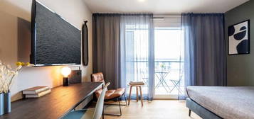 Design Serviced APARTMENTS mit Wlan, TV, Balkon, Küche, Waschmaschine, Trockner, Stellplatz