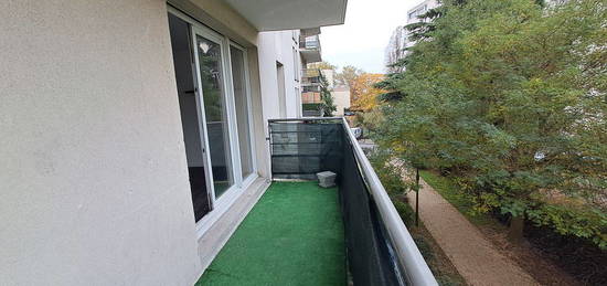 T2 av balcon sur jardin proche métro