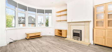 Flat to rent in Hutton Grove, North Finchley N12