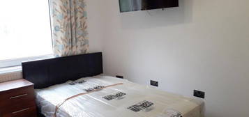 Room to rent in Swanton Gardens, London 6Bl, UK SW19