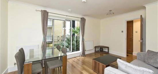 Flat to rent in High Timber Street, London EC4V