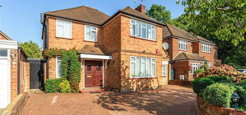 4 bed detached house for sale