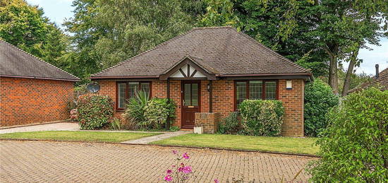 Bungalow to rent in Oak Warren, Oak Lane, Sevenoaks, Kent TN13