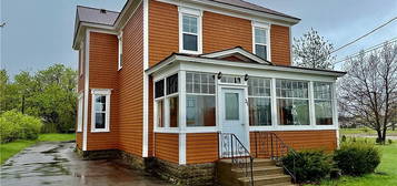 31 Manse St, Miramichi, NB E1N 4H5