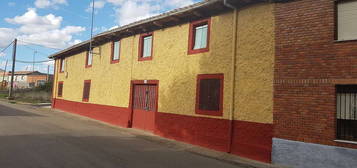 Chalet en calle Ponjales en Ardón