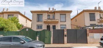 Casa adosada en venta en Ángel Casas, 5, Jun