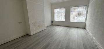 Flat to rent in High Street, Wavertree, Liverpool L15