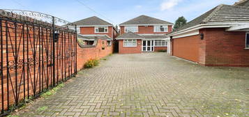 5 bedroom detached house to rent