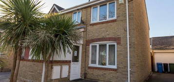 3 bedroom semi-detached house to rent