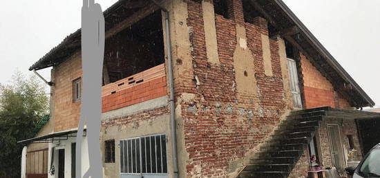 Rustico e casale in vendita in via Vecchia per Cilavegna